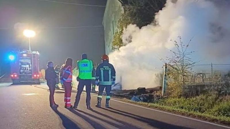 Rio Saliceto, si schianta in auto e si salva dalle fiamme