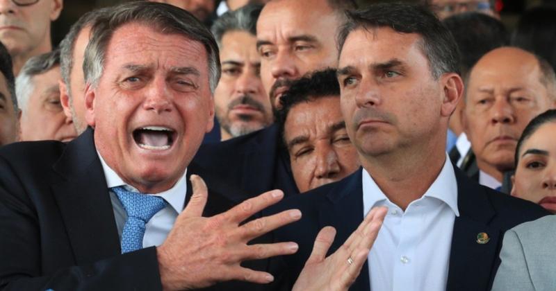 Os filhos, outra vez: vigília convocada por Flávio precipitou prisão de Bolsonaro Os filhos, outra vez: vigília convocada por Flávio precipitou prisão de Bolsonaro