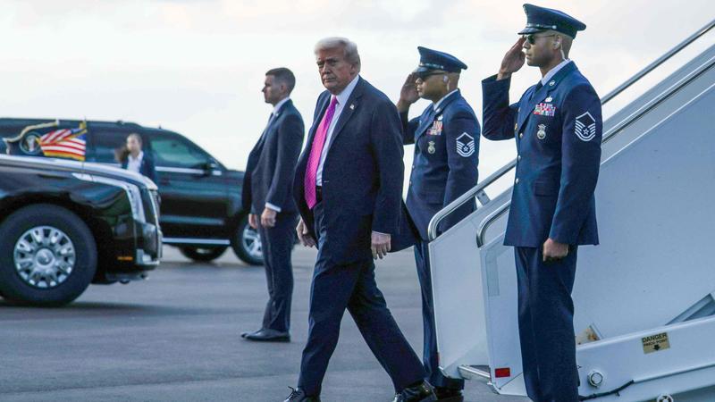 Perché ora Trump ha fretta di chiudere in Ucraina: il consenso al minimo e i piani per l’Artico