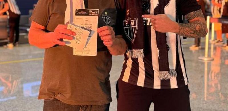 Pelo sonho da Sul-Americana, filho surpreende pai com viagem ao Paraguai