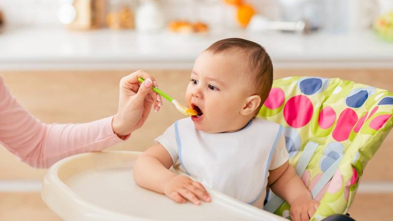 Švajcarska NVO ponovo optužila Nestle da dodaje šećer u hranu za bebe Švajcarska NVO ponovo optužila Nestle da dodaje šećer u hranu za bebe