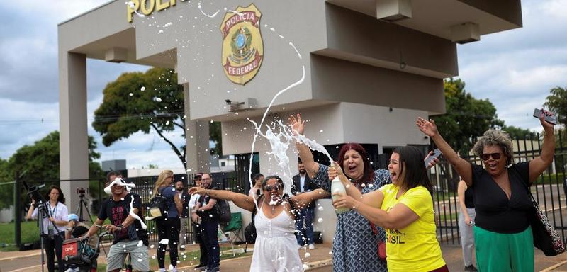 A prisão de um instrumento do imperialismo não me causa alegria