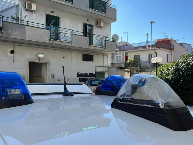 Donna accoltellata, arrestato l'ex compagno:Â evaso dai domiciliari per cercare di ucciderla
