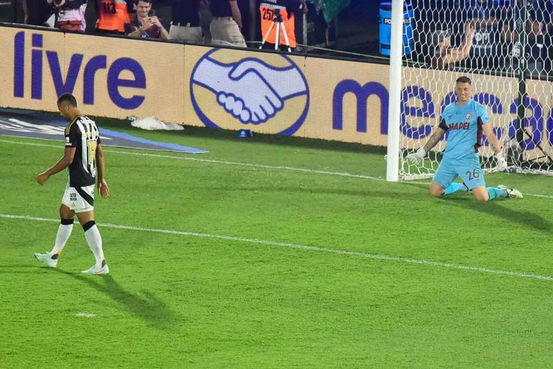 Atlético dá vexame e perde a Sula nos pênaltis