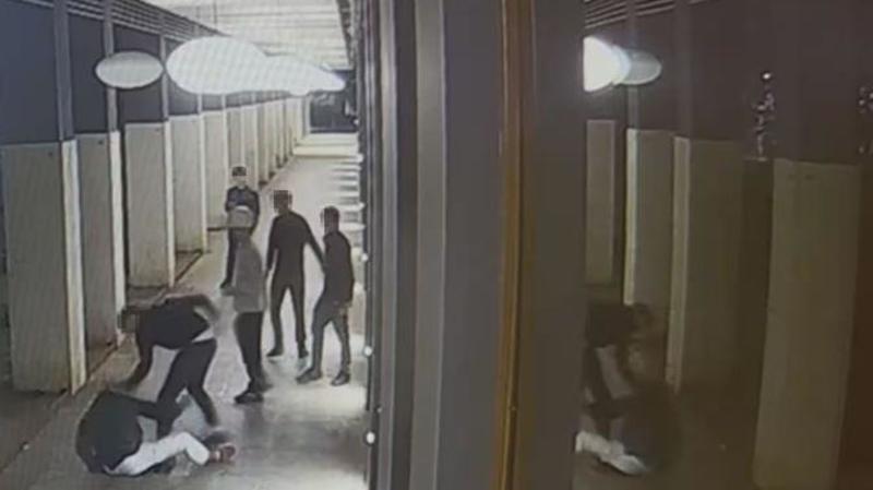 I genitori del bocconiano accoltellato dal branco: 