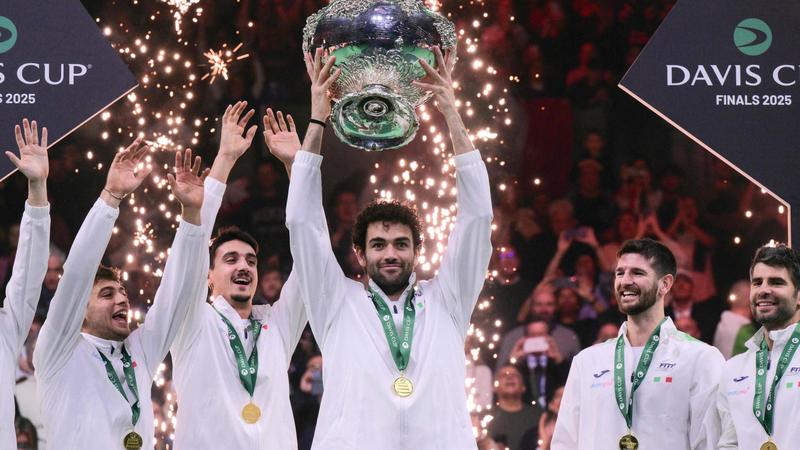 Urlo Berrettini, Carreno Busta si arrende in due set: Italia-Spagna 1-0. Cobolli subito sotto di un break con Munar