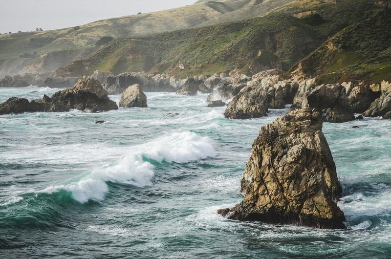 3 swept into ocean at Big Sur; search-and-recovery for 1 underway