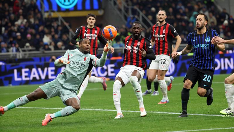 Il Milan vince il derby con Pulisic. Calhanoglu sbaglia il rigore: apoteosi rossonera