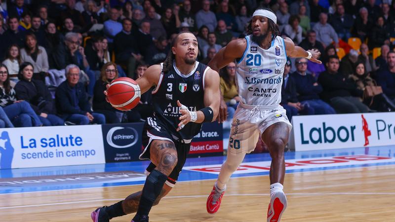 La Virtus corre: batte Cantù e si tiene il primo posto. Ma si ferma Pajola