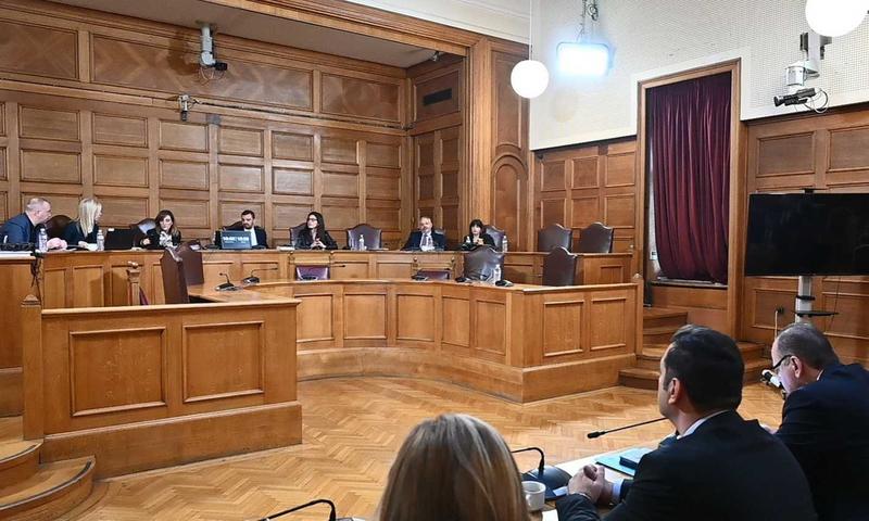 Η δημοκρατία στο σέικερ