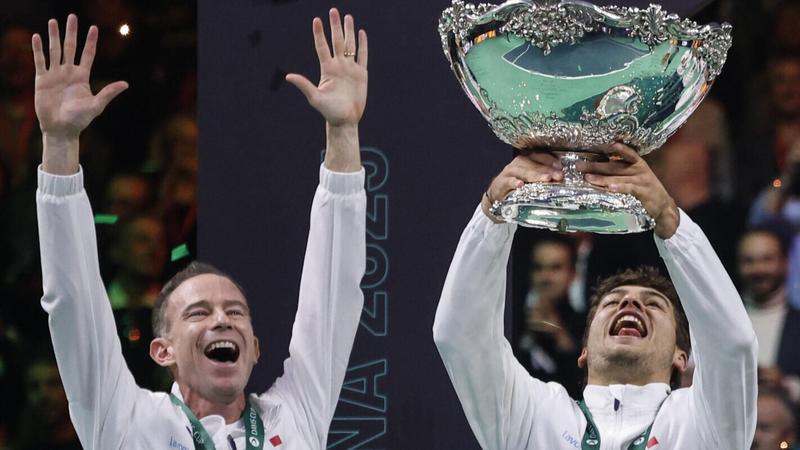 Cobolli, il pallone e la racchetta Terzino della Roma, eroe della Davis e pure social media manager