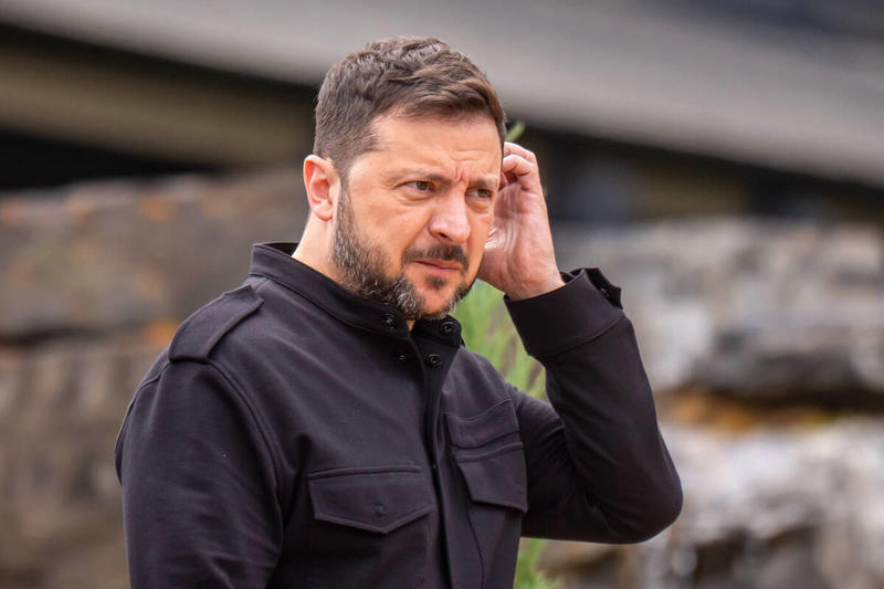 Зеленскому заламывают руки, Зеленский ищет лазейки: секретный путеводитель по переговорам Киева и США