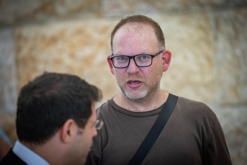 Police summon journalist for questioning over claim he shoved Sara Netanyahu’s aide
