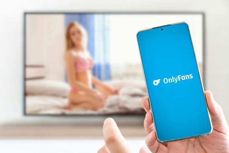 OnlyFans, MYM, Fansly : quand l’intime et la solitude sont marchandisables