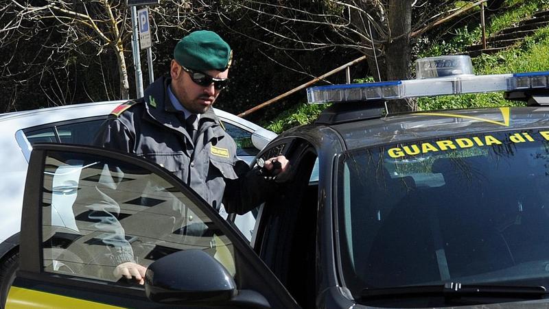 Controlli a tappeto della Finanza: mezzo milione di euro sottratti al Fisco e 80 lavoratori non in regola