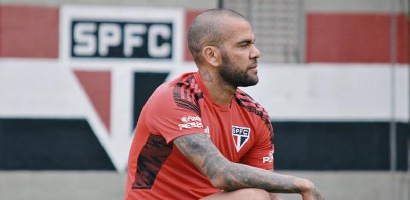Pagamentos do São Paulo a Daniel Alves viram alvo de disputa milionária
