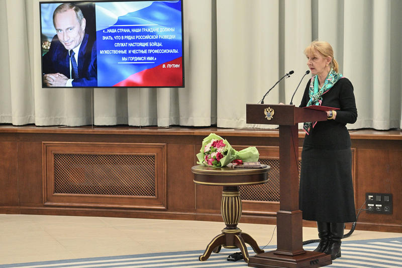 Директор СВР вручил российские паспорта потомкам легендарного антифашиста