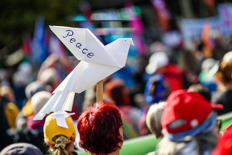 Correctiv in Köln: Alles Putinversteher? Theaterabend macht Friedensbewegte zu Wehrdienst-Fans