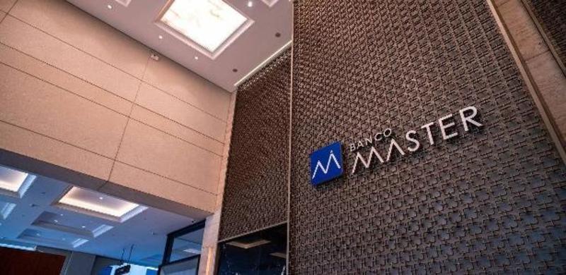 Defesas tentam impedir transferência de diretores do Master para presídio