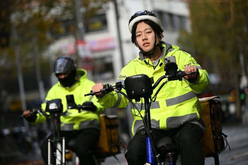 What a landmark Uber Eats, DoorDash pay deal could mean for delivery drivers and food costs