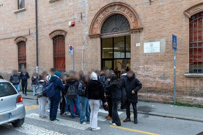 Ferrara, spray al peperoncino a scuola. Già individuati i responsabili