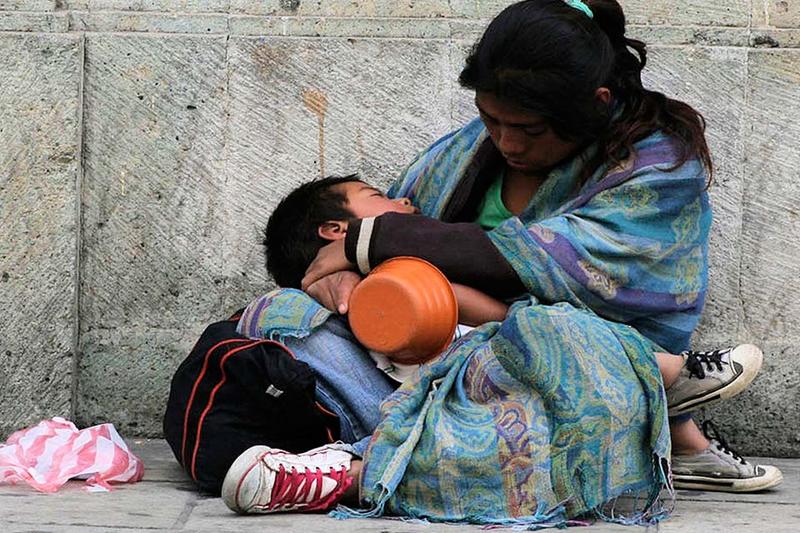 Cómo la desigualdad vuelve más mortales a las pandemias, por Michael G. Marmot