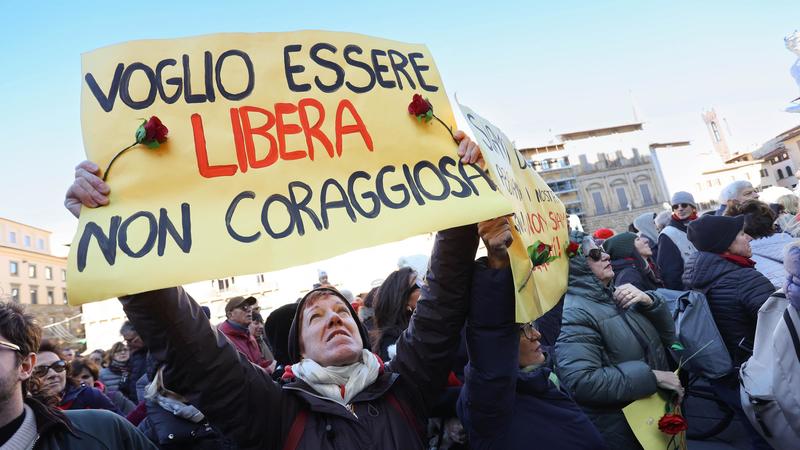 Il nostro minuto di rumore: Firenze in piazza contro la violenza sulle donne Il nostro minuto di rumore: Firenze in piazza contro la violenza sulle donne