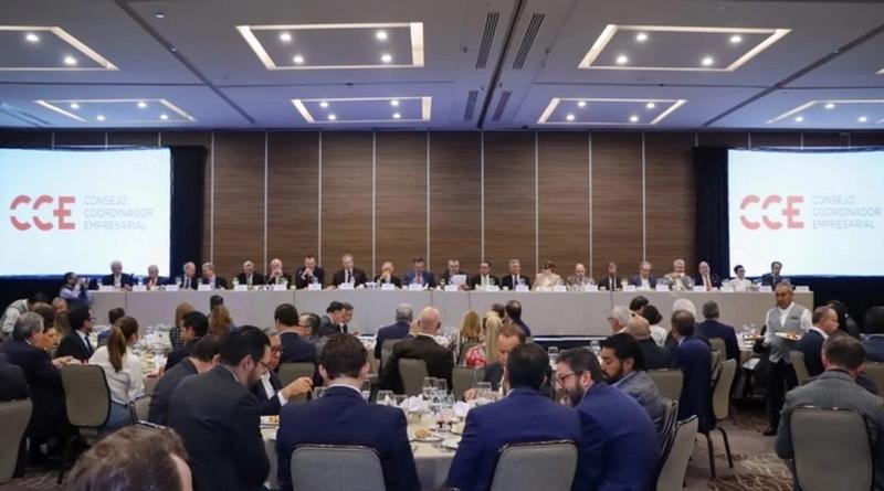 Se desgarran los patrones // Sólo una de 11 organizaciones fueron al bloqueo - Ciudad Perdida