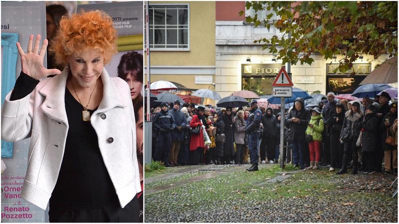 Milano ha salutato la sua diva, folla al funerale: “Ecco cosa ci ha insegnato Ornella Vanoni”
