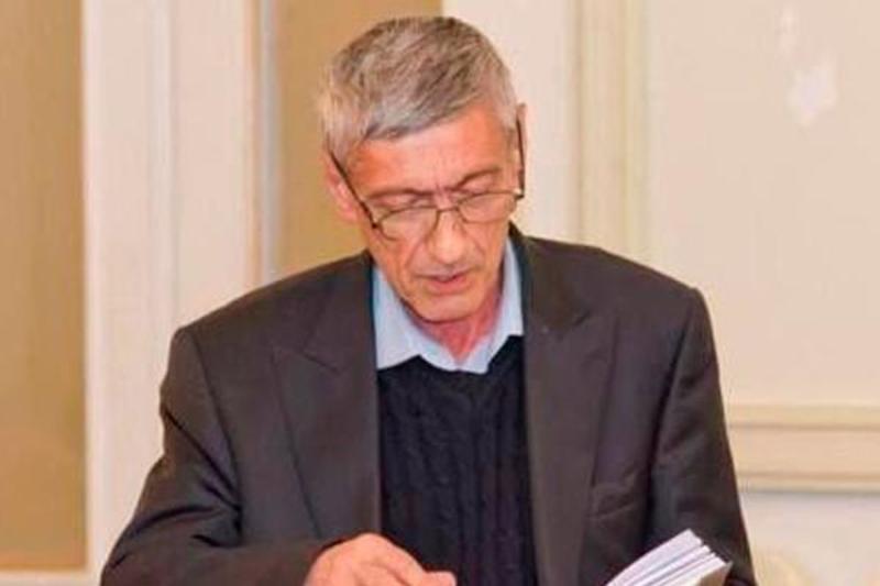 ŞAİR ÖMRÜ - Vaqif Yusifli yazır ŞAİR ÖMRÜ - Vaqif Yusifli yazır