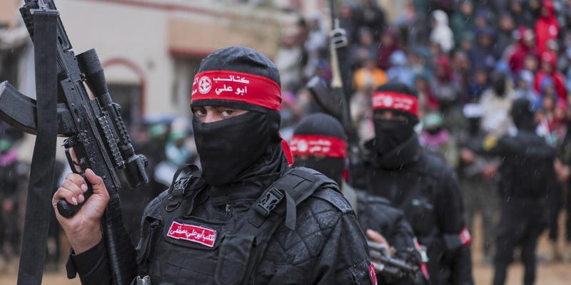 Hamas-Terroristen übergeben mutmaßliche Geisel-Leiche