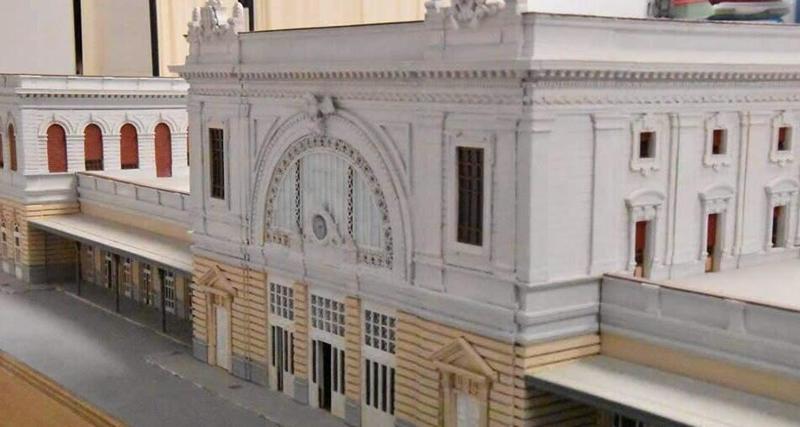 Stazioni e treni storici lungo i binari mignon: a Livorno trionfa l’arte della miniatura e si mette in mostra