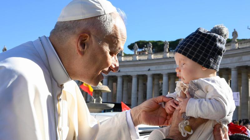 Il Vaticano: “L’amore coniugale non è mai possesso”. E sulla sessualità: non si riduce alla procreazione Il Vaticano: “L’amore coniugale non è mai possesso”. E sulla sessualità: non si riduce alla procreazione