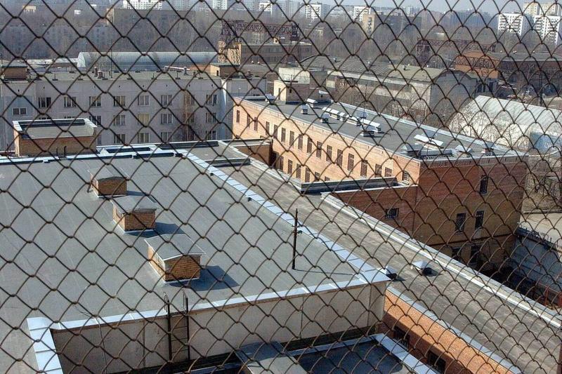 Осужденный плеснул в лицо кислотой начальнику колонии в Калужской области