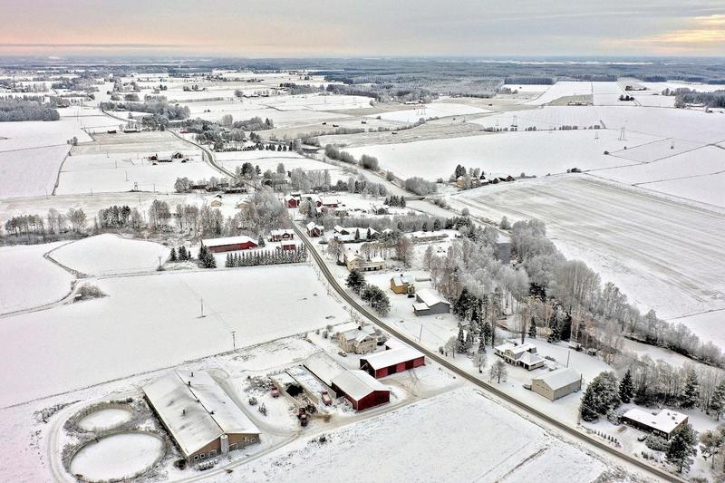 Yhteiskunta | Haikeutta kylänraitilla: Ennen oli kaikki jos ei paremmin, niin ainakin lähempänä
