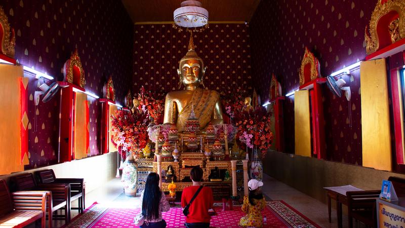 Bussa da dentro la bara, interrotta la cremazione. L’incredibile storia dalla Thailandia Bussa da dentro la bara, interrotta la cremazione. L’incredibile storia dalla Thailandia