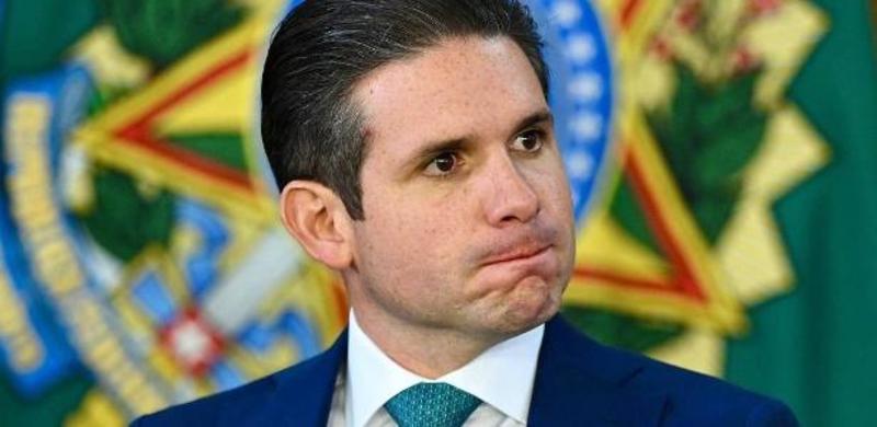 Hugo Motta se irrita com outdoors na Paraíba e aciona advocacia da Câmara