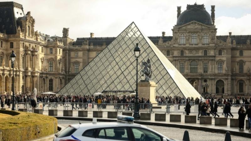 Furto al Louvre, preso anche il quarto rapinatore. L'amicizia con gli altri tre arrestati e la storia di Doudou, il ladro gentiluomo