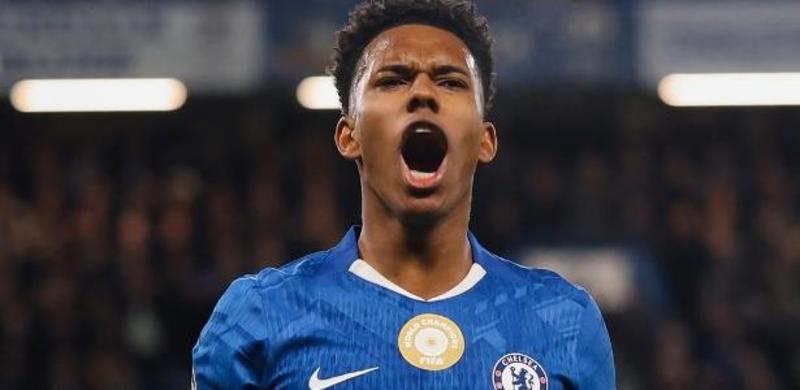 Estevão ganha duelo e, no momento, é mais confiável que Lamine Yamal