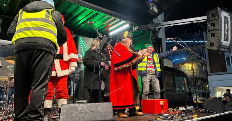 Crowds gather for festive fun in Great Yarmouth as mayor hits the Christmas switch