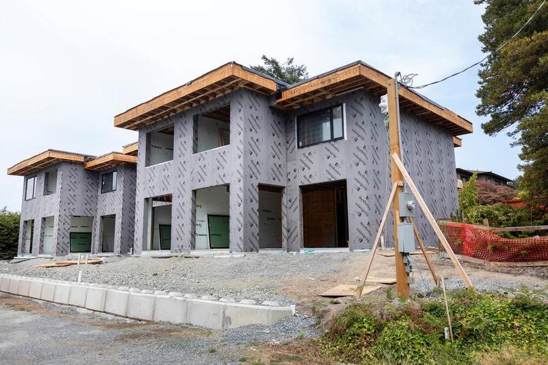 Les Leyne: Crackdown on 'excessive' off-street parking requirements raises alarms Les Leyne: Crackdown on 'excessive' off-street parking requirements raises alarms