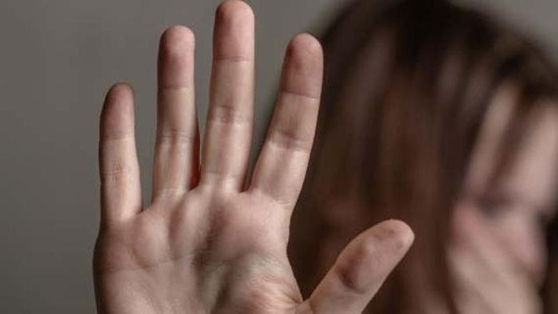 Violenza sulle donne: ogni giorno più di 4 casi. «Allarme stalking online» Violenza sulle donne: ogni giorno più di 4 casi. «Allarme stalking online»