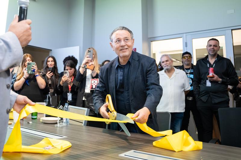 Fashion designer Elie Tahari outfits injured IDF servicewomen