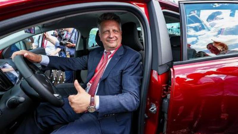 Куда уходят триллионы, отправляемые на поддержку АвтоВАЗа и где современные российские автомобили по доступным населению ценам?