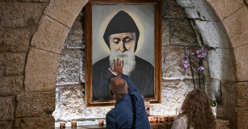 At tomb of Lebanon's miracle saint, faithful await the pope