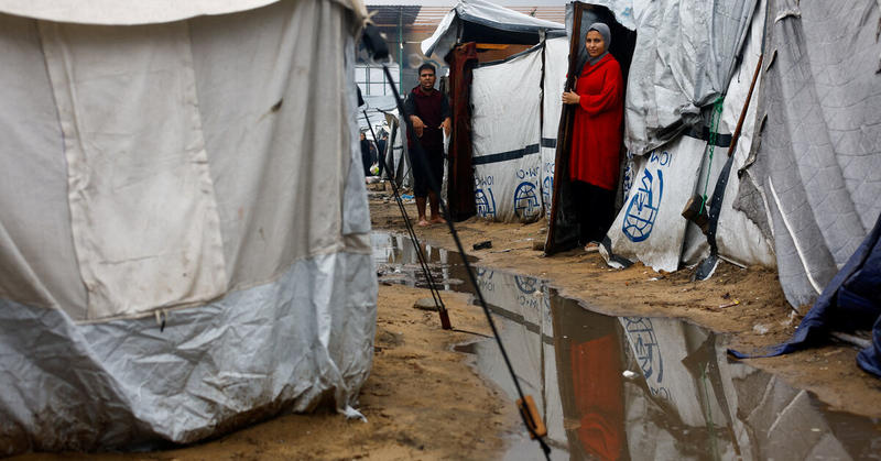 Floods swamp homeless Palestinians' tents in Gaza as winter looms Floods swamp homeless Palestinians' tents in Gaza as winter looms
