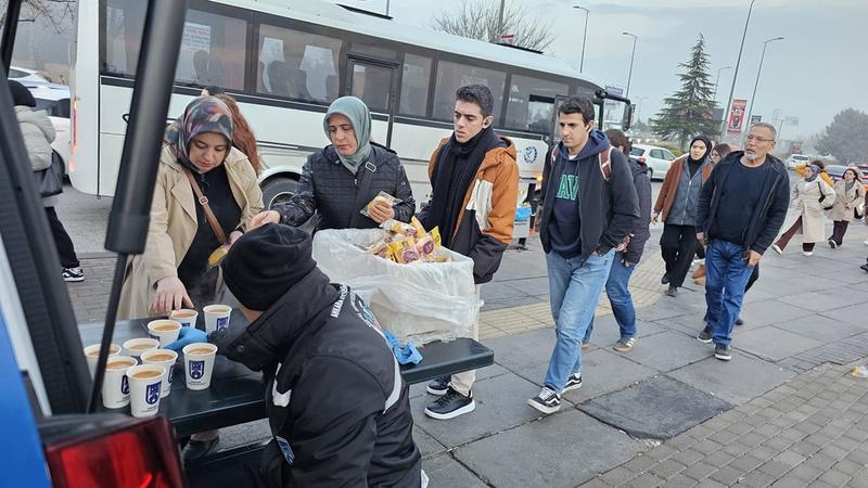 İnsanlar okula, işe aç gitmiyor