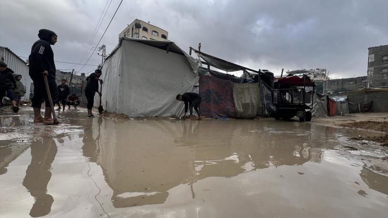 Gazze’de Çadırlar Yine Sular Altında: “Gazze’nin Üzerinizde Hakkı Var” Gazze’de Çadırlar Yine Sular Altında: “Gazze’nin Üzerinizde Hakkı Var”