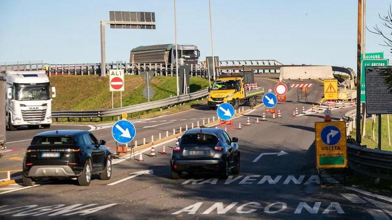 Casello A14 di Imola: conclusi i lavori sul cavalcavia, riapre lo svincolo