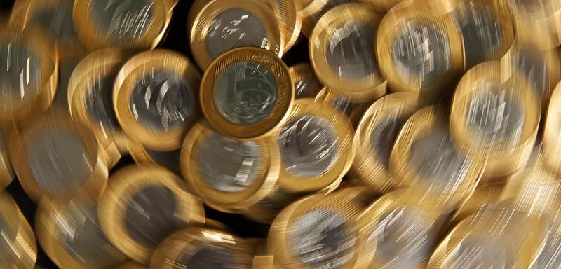 Circuito causal entre finanças, política de juros e desindustrialização